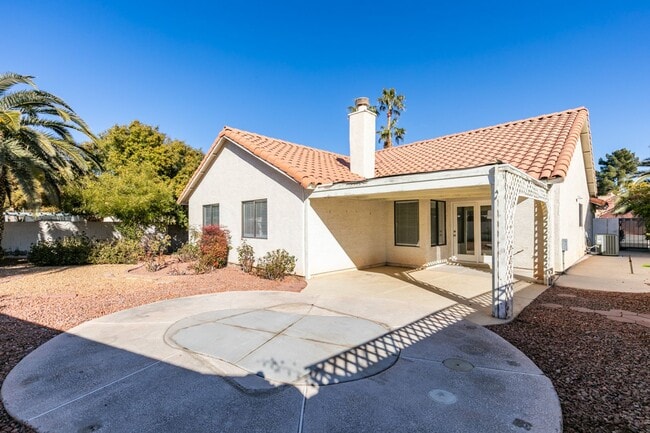 Building Photo - Lovely 1 story home near Warm Springs and Green Valley Pkwy with LARGE backyard!