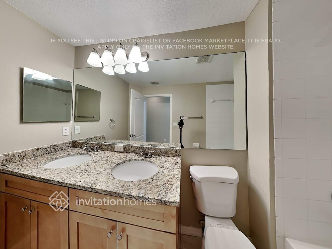 Building Photo - 2335 Roanoke Springs Dr