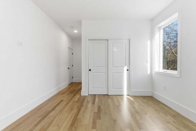 Building Photo - 82 Louise Rd