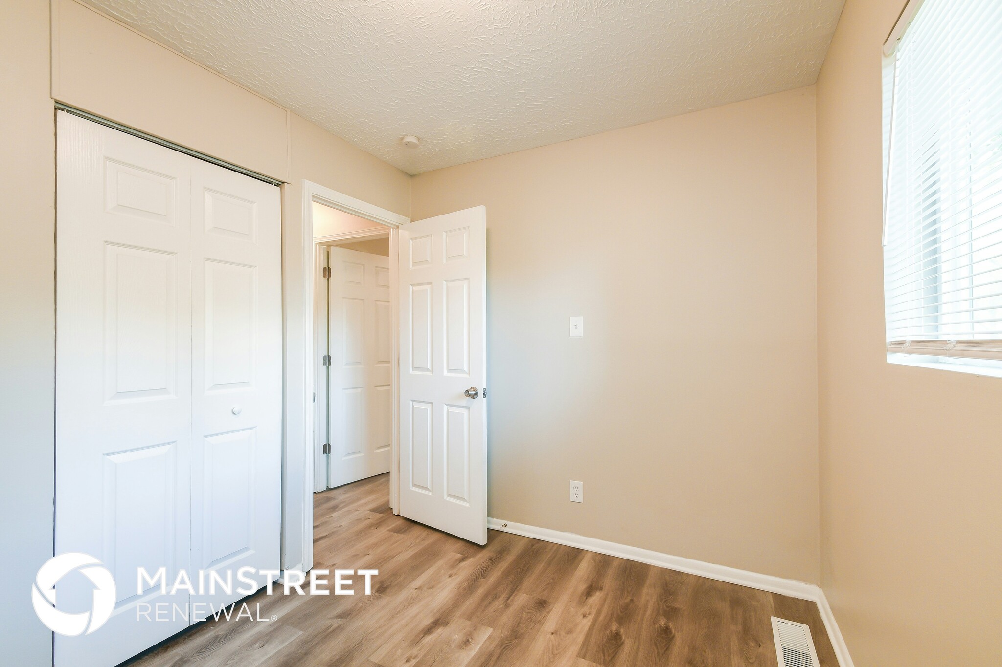 Building Photo - 4924 Leone Dr