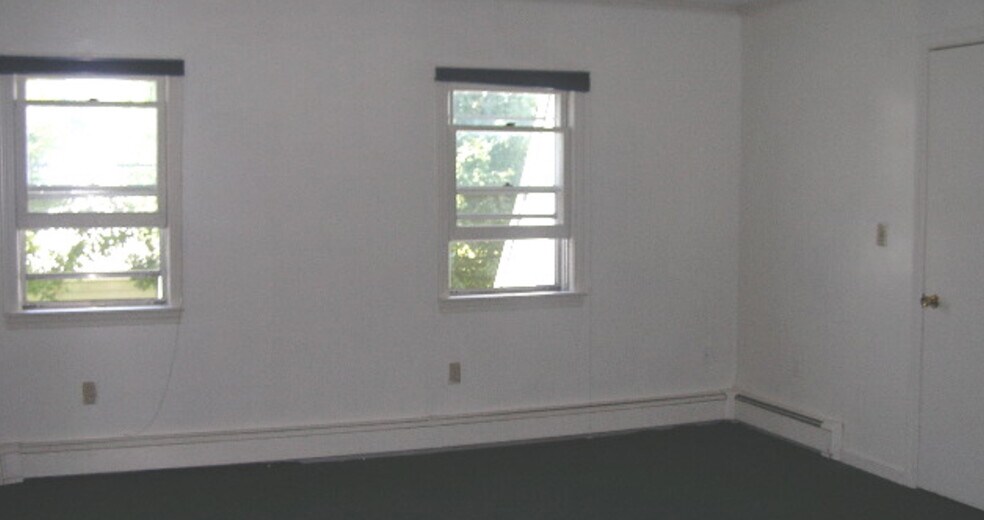 Building Photo - 251 Pleasant St
