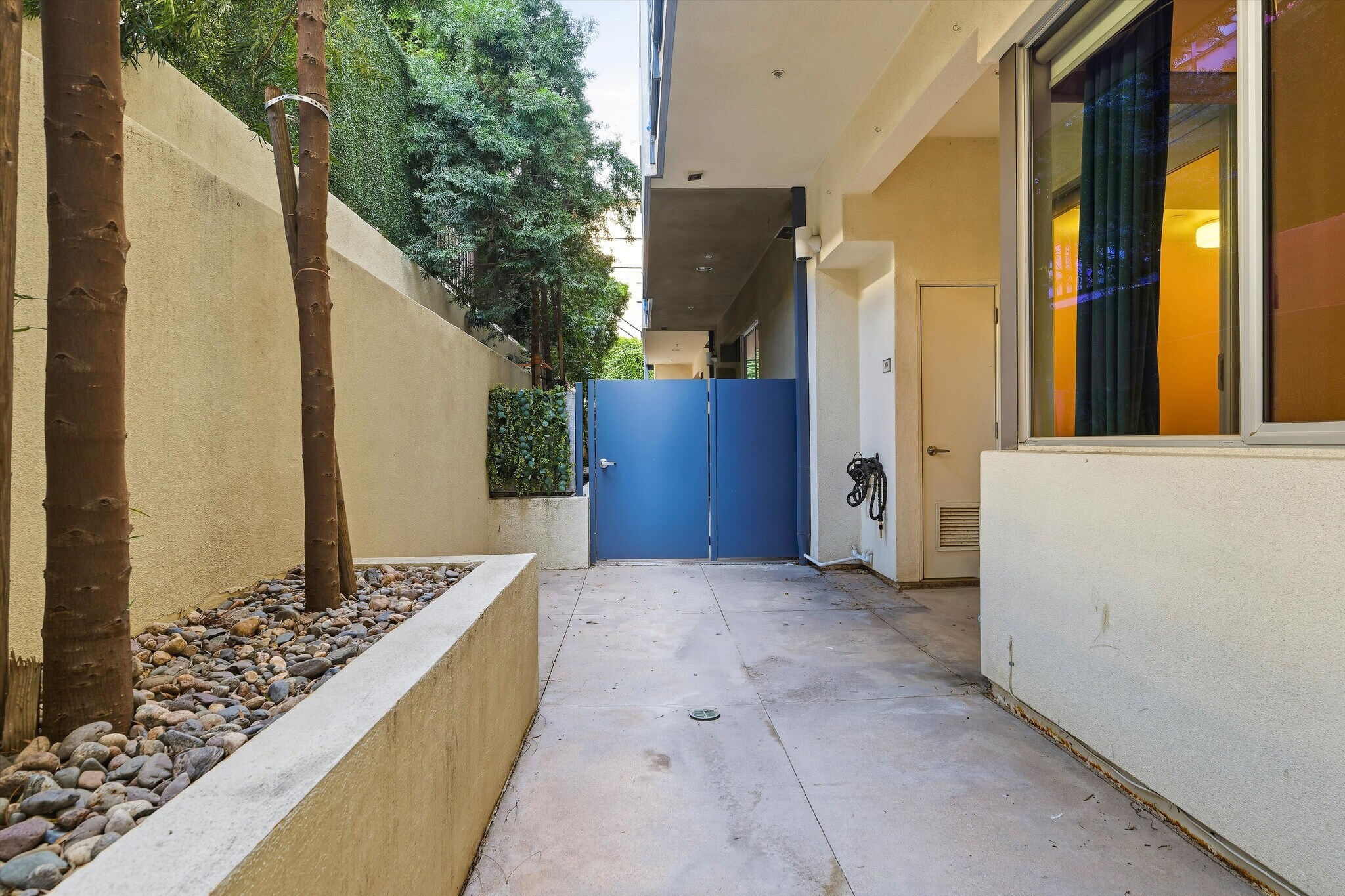 Building Photo - 1250 N Harper Ave