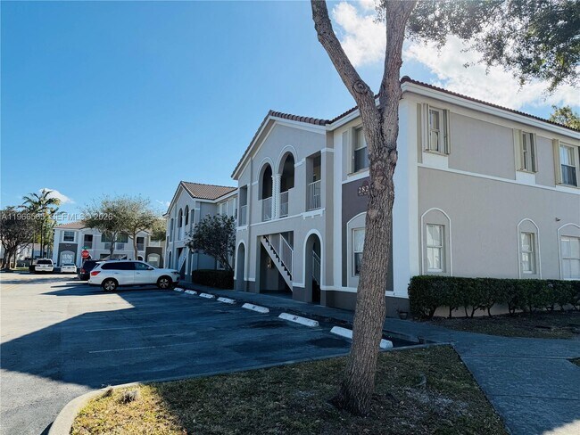 Building Photo - 2826 SE 16th Pl