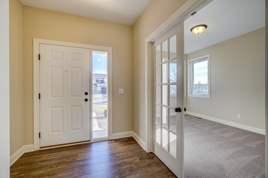 Building Photo - 10889 Retreat Ln