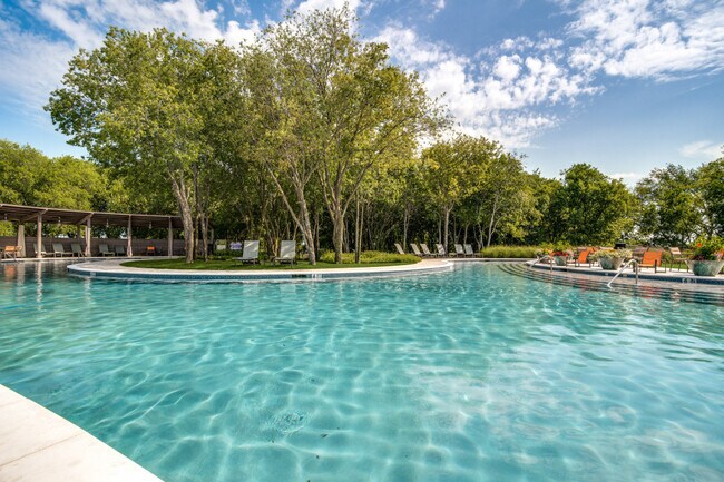 Building Photo - 720 Sandbox Dr