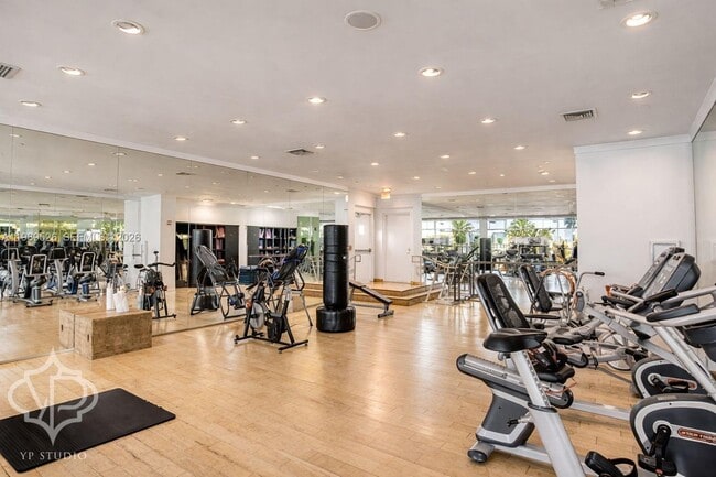 Building Photo - 1000 West Ave