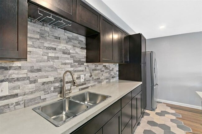 Building Photo - Remarkable 1 bedroom Condo in Governors Park