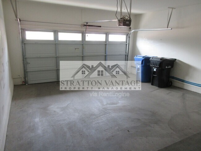Building Photo - 2741 S Equestrian Dr