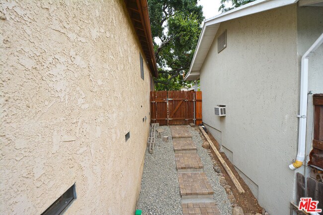 Building Photo - 3630 2nd Ave