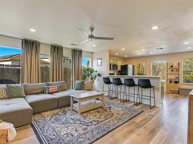 Building Photo - 5516 Rayburn Ln