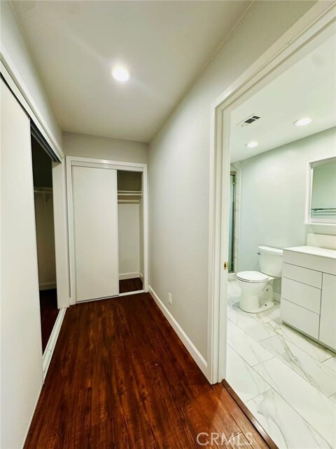 Building Photo - 4872 Vía Alista