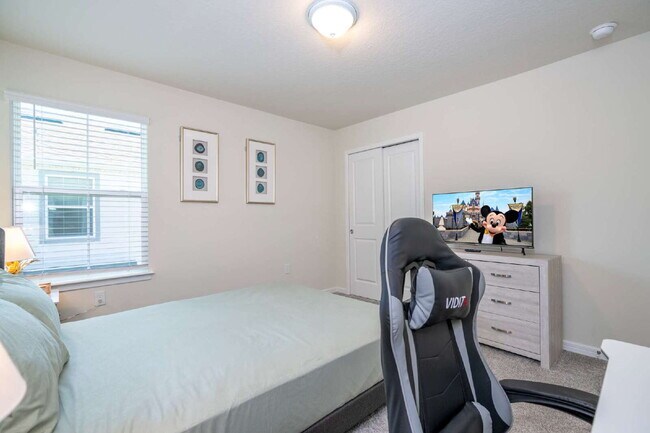Building Photo - Discover Comfort and Style: Spacious 3-Bed...