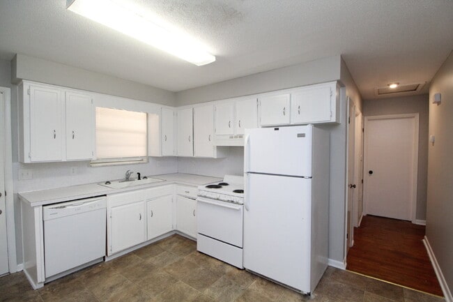 Building Photo - Updated 2BD/1BA Duplex in NE Pensacola