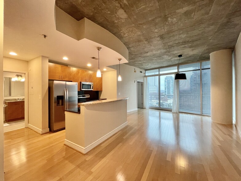 Open concept spacious layout! - 950 W Peachtree St NW