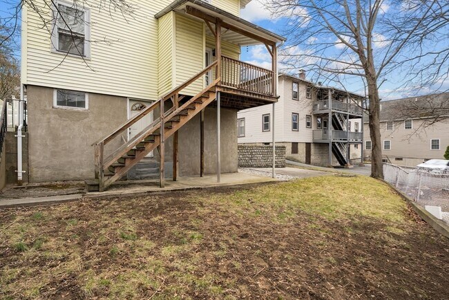 Building Photo - 9-11 Cross St