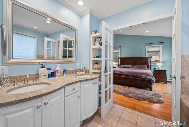 Building Photo - 297 South Rd