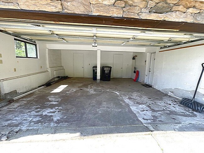 Building Photo - Mountain Retreat Home in Summit Park