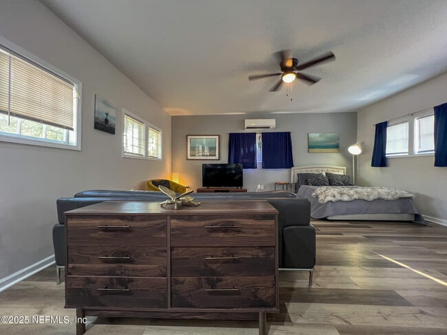 Building Photo - 3568 Riverside Ave