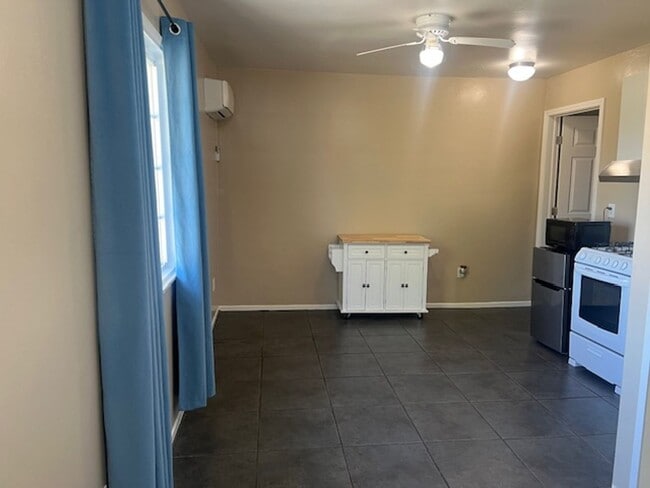 Building Photo - Charming 1 Bedroom, 1 Bathroom ADU in Pacoima! Ready for Move-In!