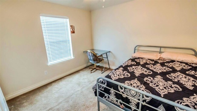 Building Photo - 3413 Clearview Cir