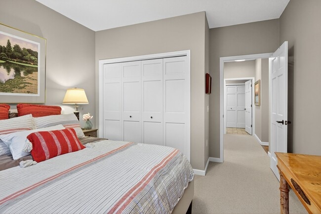 Building Photo - 5250 Grandview Square