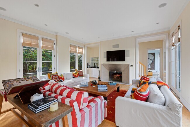 Building Photo - 244 Flying Point Rd