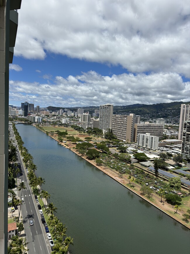 Building Photo - 2211 Ala Wai Blvd