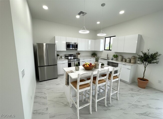 Building Photo - 1247 Kismet Pkwy W