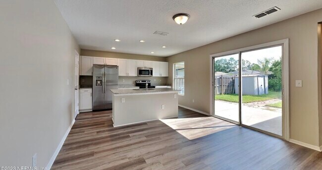 Building Photo - 11907 Alexandra Dr