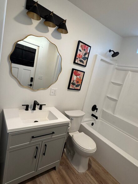 Building Photo - 2426 Ona St