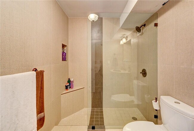 Building Photo - 2030 S Ocean Dr