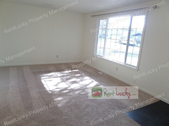 Building Photo - Adorable 3-Bedroom Home with Fenced Yard in Great Bothell Neighborhood!