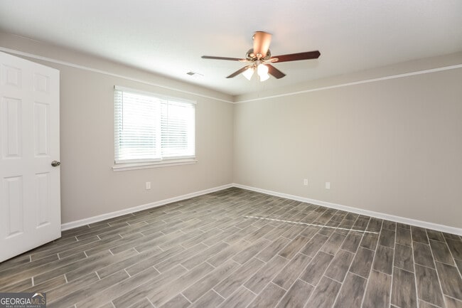 Building Photo - 141 The Esplanade Way SW