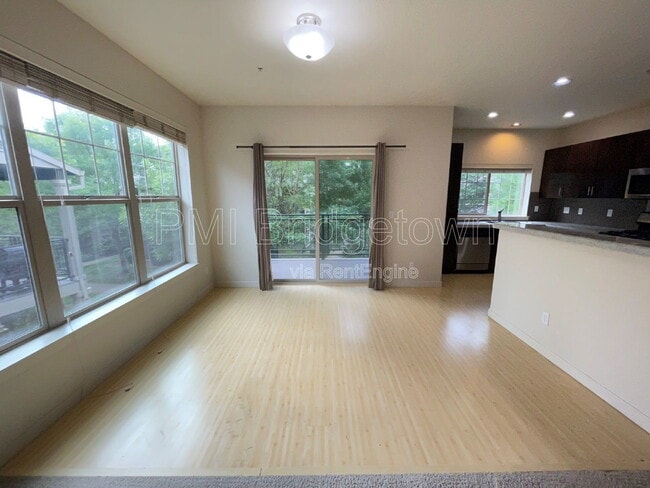 Building Photo - 659 NE Adwick Dr