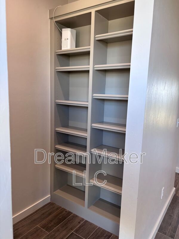 Building Photo - 900 Apple Blossom Wy