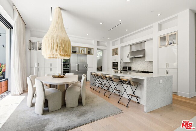 Building Photo - 5926 Firefly Pl