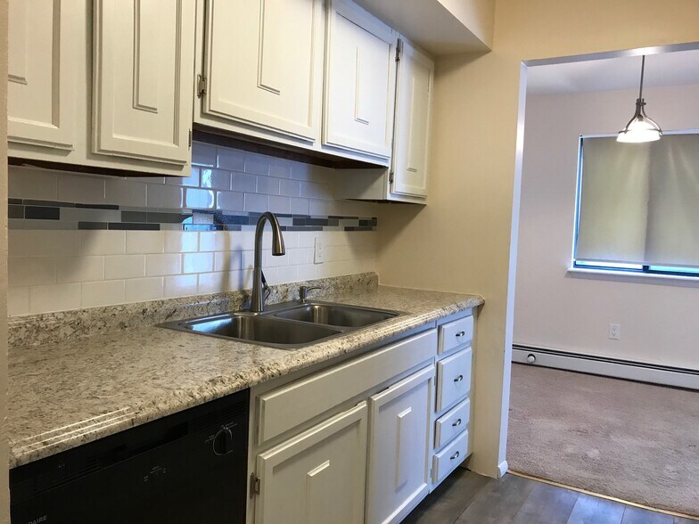 Building Photo - 1408 Cherry Hill Dr