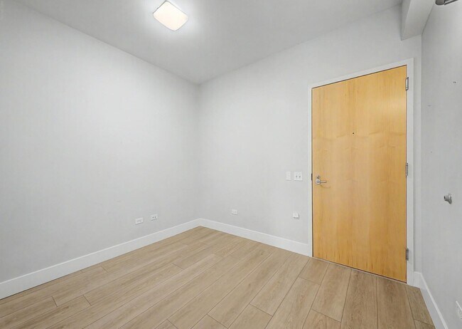 Building Photo - 7147 E Rancho Vista Dr