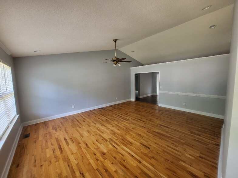 Building Photo - 428 Firebridge Dr