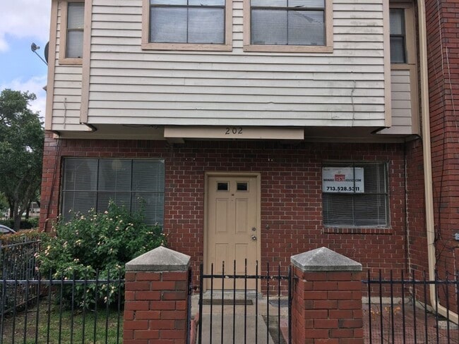 Building Photo - 1103 Dulles Ave