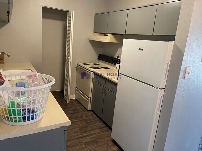 Building Photo - 2902 S Osage Ave