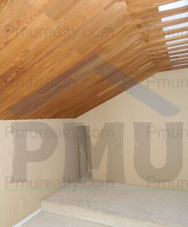 Building Photo - AVAILABLE NOW!!! Gorgeous 3+ Bed 2-Bath To...
