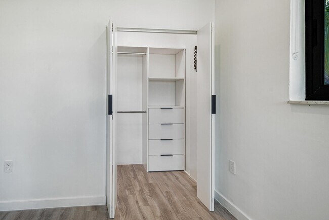 Building Photo - 7810 Beach View Dr