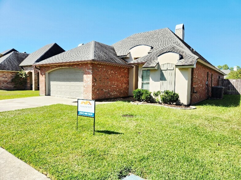 Primary Photo - 212 Cedar Grove Dr