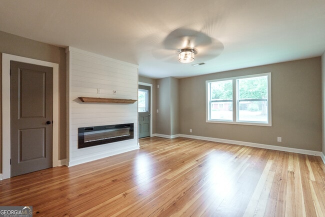 Building Photo - 175 E Main St