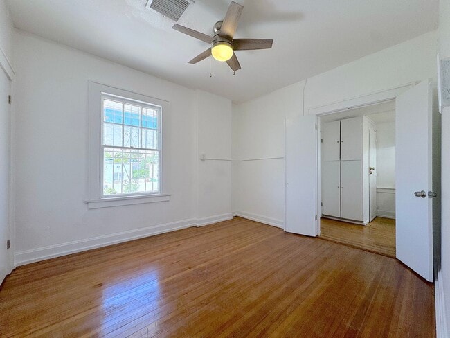 Building Photo - *All Utilities Included* Manhattan Heights 1 bed 1 bath unit with Refrig A/C and Gorgeous views!