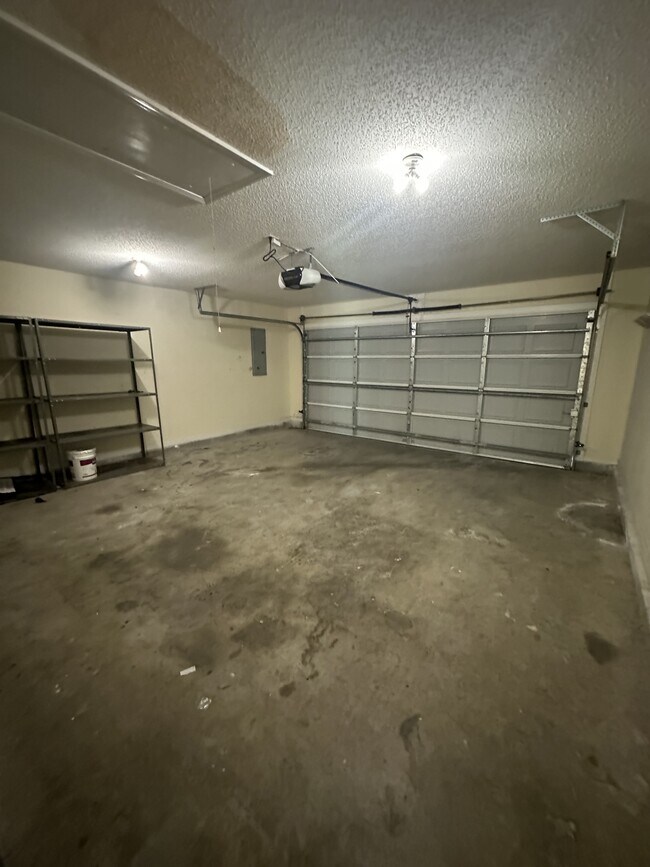 Building Photo - 110 W Tahoe Dr