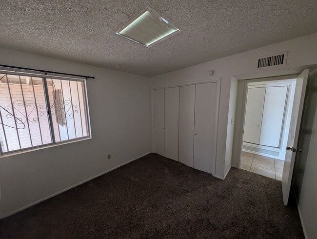 Building Photo - Comfortable West Side Rental