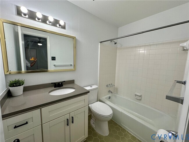 Building Photo - 70 Summer E