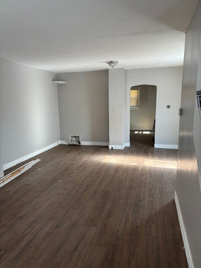 Building Photo - Akron single Home